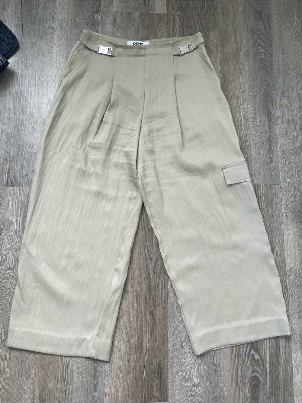 DKNY Wide-Leg Cargo Trousers in Light Tan
